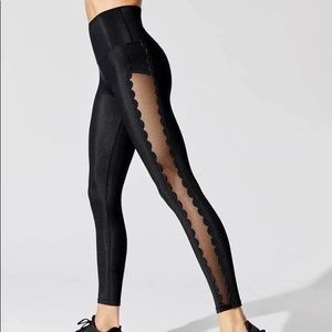 Beach Riot Nikki Legging (Scallop side)